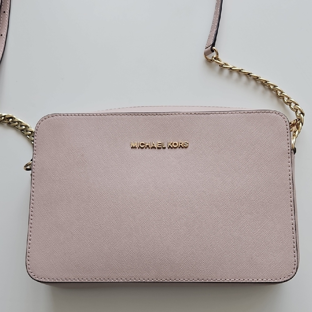 Michael Kors Blush Crossbody Bag with Gold Chain - Picture 3 of 11